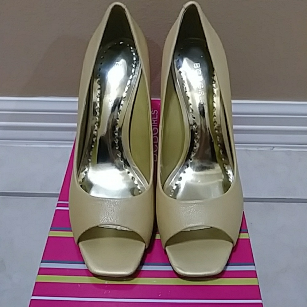 BCBGirls- HEELS WASHED GOLD SIZE 8.  HEEL SIZE 4"